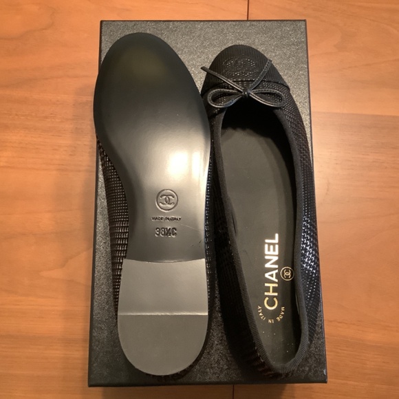 CHANEL BALLET FLAT IN TEXTURE BLACK LEATHER - Picture 3 of 6